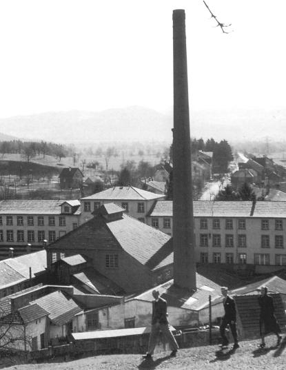 Sonntagsspaziergang des Ehepaars Helga und Robert Denk vor der Kulisse der Brennet, um 1940 Sonntagsspaziergang des Ehepaars Helga und Robert Denk vor der Kulisse der Brennet, um 1940