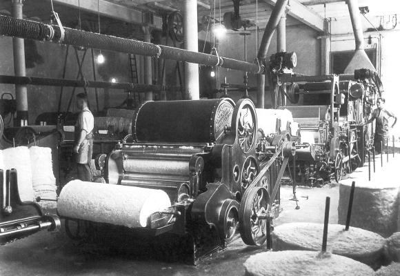 der Batteur diente der Auflockerung und Durchmischung der Baumwoll-Rohballen, Werk Hausen, 1941